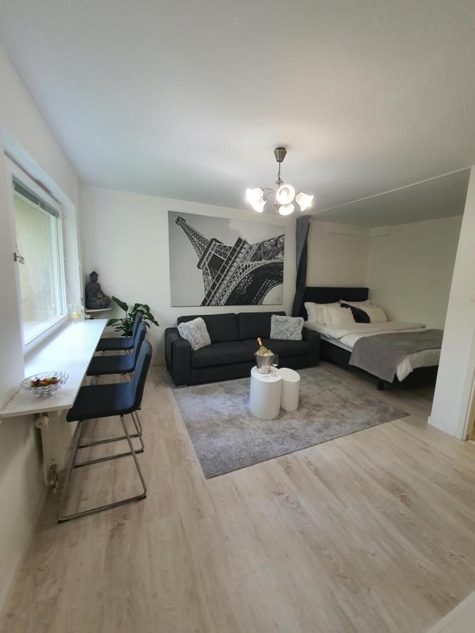 Close To The Metro And The Beach!!! With A View Of The Scandinavian Forest Stockholm Bagian luar foto