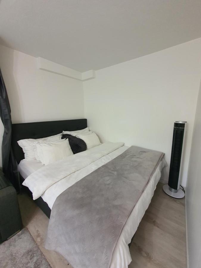 Close To The Metro And The Beach!!! With A View Of The Scandinavian Forest Stockholm Bagian luar foto