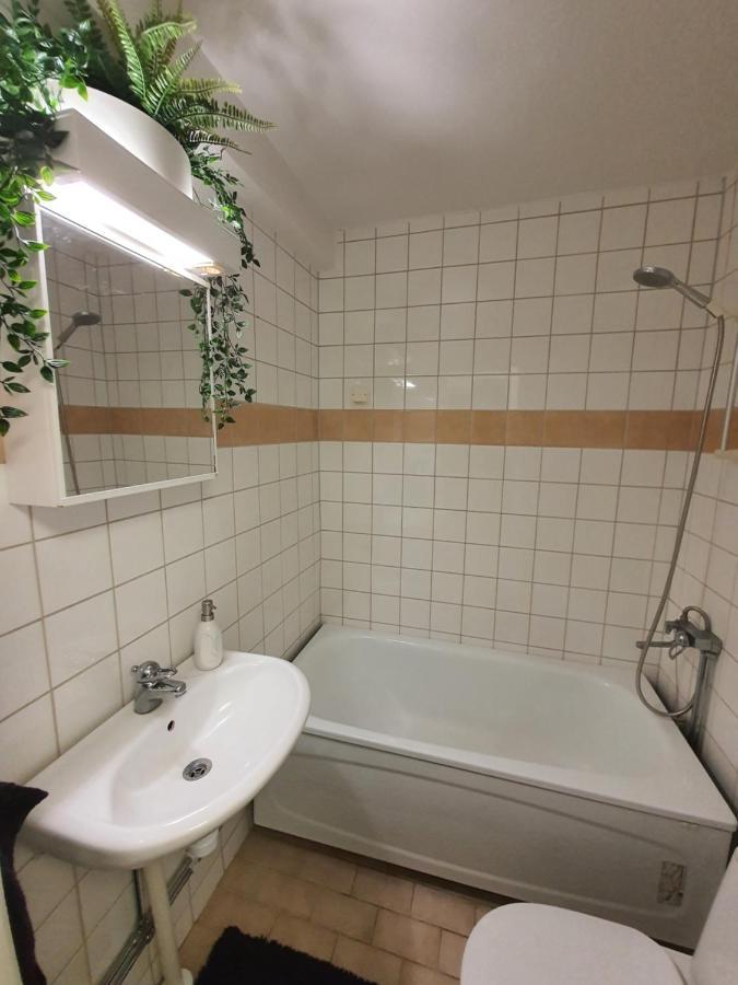 Close To The Metro And The Beach!!! With A View Of The Scandinavian Forest Stockholm Bagian luar foto